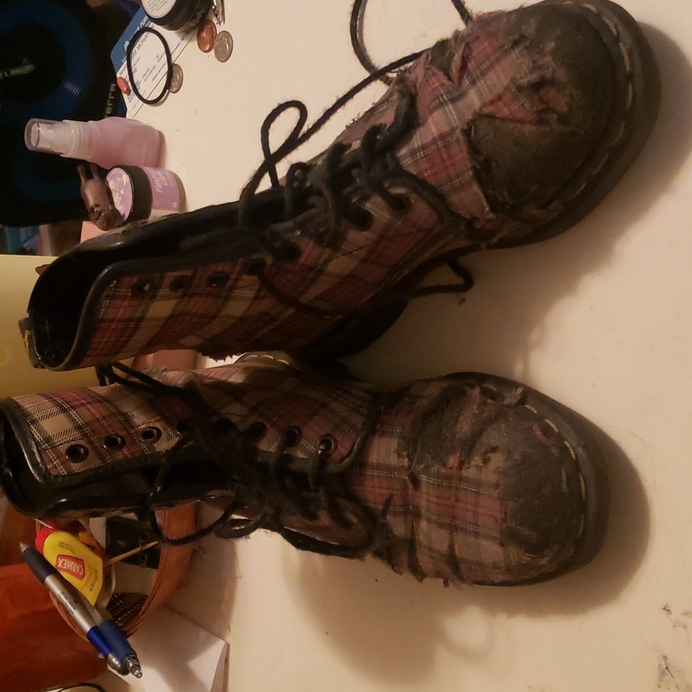 Vintage plaid 8 eye doc martens